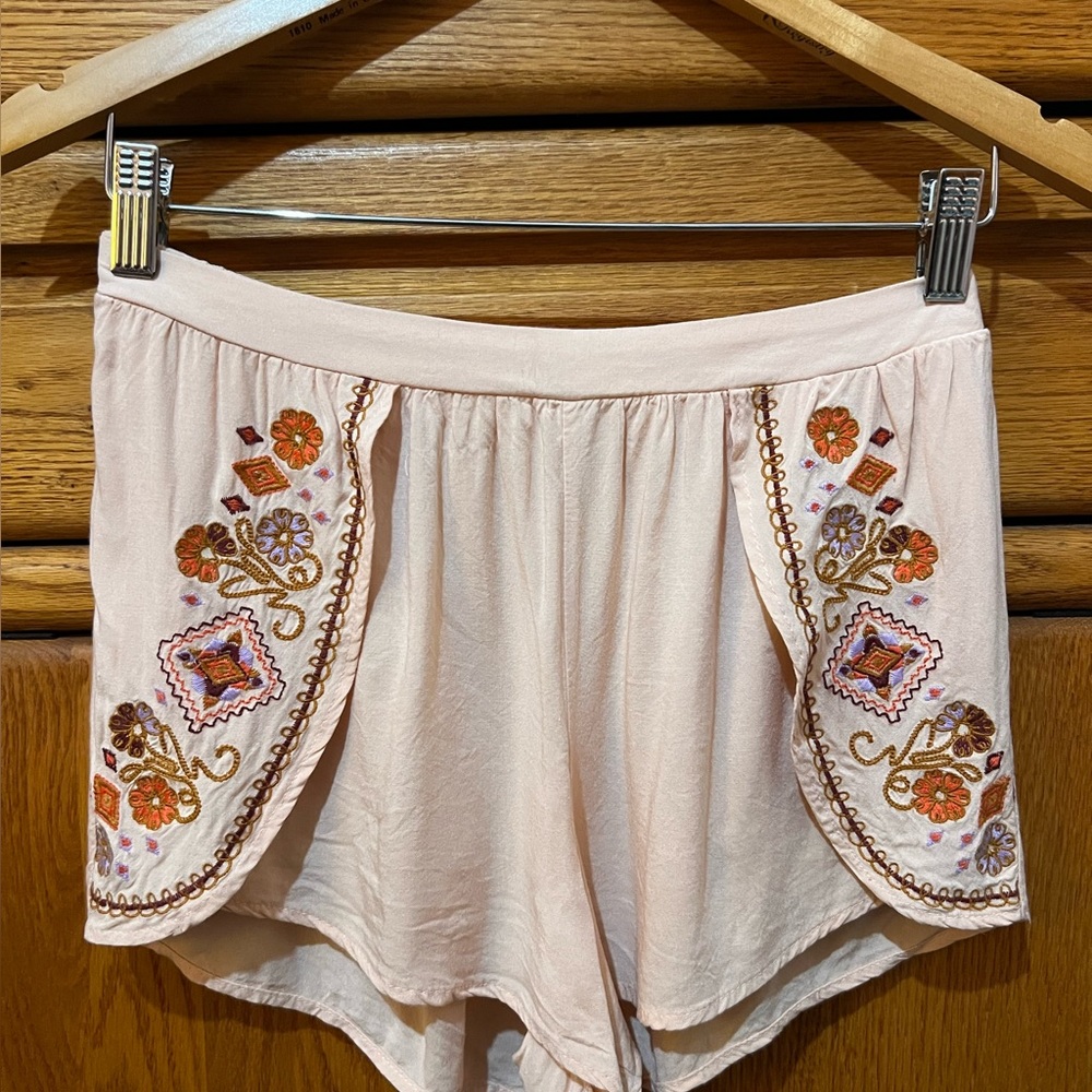 Flower detail shorts.